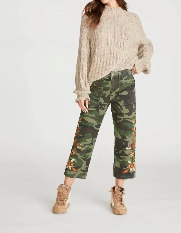 Embroidered Capris In Camo